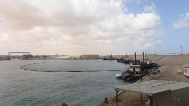 محتجون ليبيون يغلقون ميناء البريقة النفطي