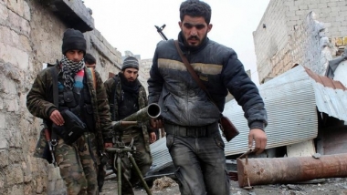 فصائل سورية تهدد بإلقاء السلاح ما لم تحصل على دعم لمواجهة “داعش”