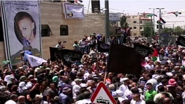 الغضب يتفجر ضد إسرائيل خلال جنازة الفتى الفلسطيني القتيل