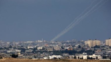 صواريخ حماس تصل تل أبيب وإسرائيل تقصف غزة