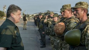 الرئيس الأوكراني: روسيا أعادت قواتها ونعد بمنح المتمردين حكماً ذاتياً