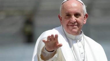 بابا الفاتيكان ينتقد بشدة “الطرد الجماعي والتعسفي” للمهاجرين واللاجئين