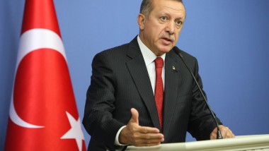 أردوغان لبارزاني: القصف التركي استهدف البيشمركة بالخطأ “ونحن مستاؤون”