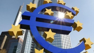البنك الأوروبي يخفض باعتدال برنامجه لمكافحة الأزمات في منطقة اليورو