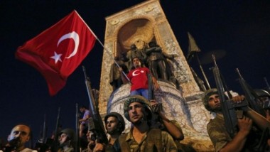 صحيفة تركية مقربة من أردوغان تحذّر من انقلاب جديد في آذار المقبل
