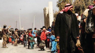 تراخي قبضة داعش بأيمن الموصل يدفع آلاف المدنيين للهرب من جحيمه
