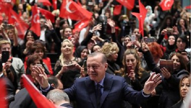 أردوغان يطالب الأتراك في أوروبا بتحدّي ما أسماهم «أحفاد النازية»