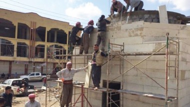 الإيزيديون يعيدون بناء قببهم ومزاراتهم الدينية التي فجّرها “داعش”
