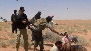 “داعش” يعدم مسؤول مفارزه بأيمن الموصل وسبعة من عناصره