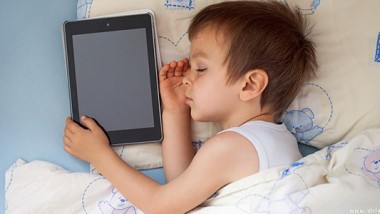 دراسة: الشاشات التي تعمل باللمس تسبب مشكلات في النوم لدى الأطفال الرضع