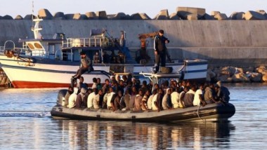 فقدان 97 مهاجراً بعد غرق مركب قبالة سواحل ليبيا