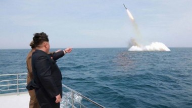 كوريا الشمالية تختبر صاروخا باليستيا قبل قمة أميركية صينية