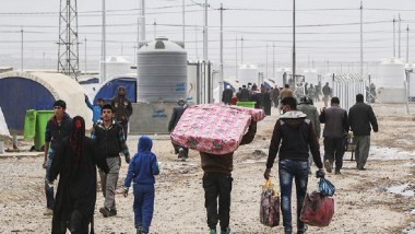 المئات يفرون من الموصل وآخرون يعودون للمناطق المحررة