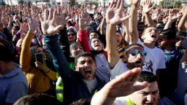 آلاف المغاربة يشاركون في مسيرة احتجاجية