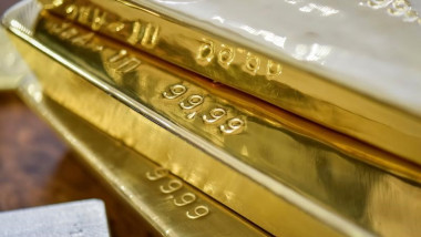 الذهب يستقر وسط جني للأرباح برغم ضعف الدولار