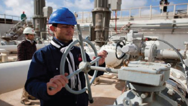 النفط تعلن رفع الطاقة التصديرية لميناء العمية لمليون برميل باليوم
