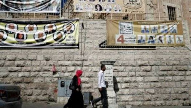 الفلسطينيون يبدأون التصويت في انتخابات بلدية تقتصر على الضفة الغربية