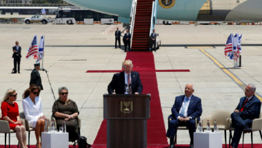 دونالد ترامب يصل إلى إسرائيل ويؤكّد: لا يمكن تحقيق السلام إلا بالعمل معا