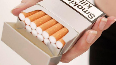 عراقي يهوى جمع علب “السجائر” التي لم يدخنها يوما