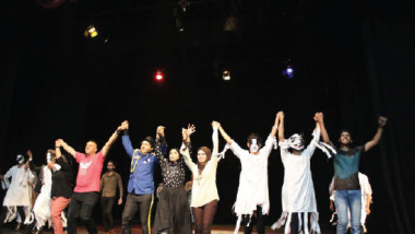 المسرحيون الشباب يحلمون بتحقيق السلام عبر ترجمة للأدب العالمي