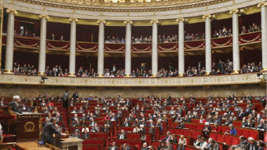 الجولة الأولى من الانتخابات البرلمانية الفرنسية تشهد هزيمة مهينة للاشتراكيين