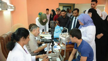 فريق طبي أجنبي بجراحة العيون يجري عمليات معقدة مجاناً في بغداد