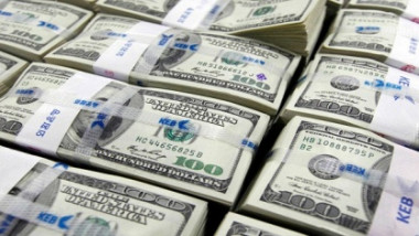 مصارف نفذّت «غسيل أموال» تستحوذ على مزاد الدولار