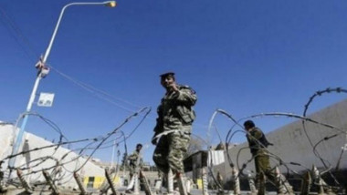 مقتل 12 في هجوم على معسكر للجيش اليمني