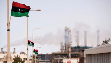 النفط الليبية: إنتاج الخام انخفض 360 ألف ب/ي بعد إغلاق حقول نفط