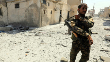 مقتل 64 عنصرا من قوّات الجيش وتنظيم داعش إثر معارك في الرقة السورية