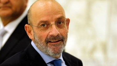 وزير الدفاع اللبناني يؤكد للعبادي أهمية التعاون العسكري بين بيروت وبغداد