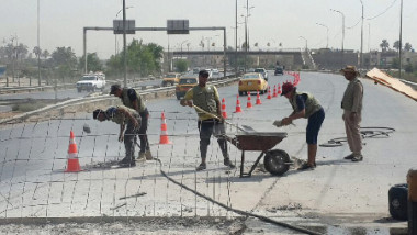 أمانة بغداد تنفّذ أعمال الصيانة المؤقتة لتخسفات الطريق السريع
