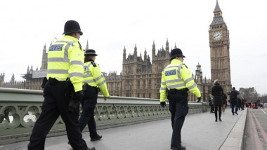 الشرطة تعتقل مسلحا احتجز رهائن في مركز ترفيه وسط بريطانيا