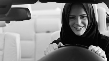 دلالات السماح للمرأة بقيادة السيارات في السعودية