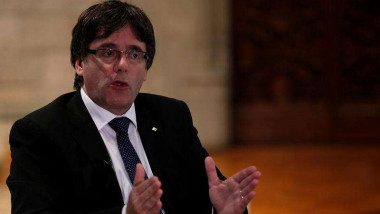إسبانيا تطالب زعيم كاتالونيا «بقرار رشيد» مع اقتراب انتهاء مهلة