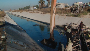 أمانة بغداد تحقق نسبة إنجاز متقدمة من أعمال تنظيف مجرى قناة الجيش