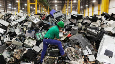 النفايات الإلكترونية تهدد البيئة والإنسان