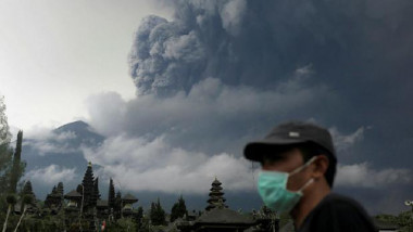 حياة نشيطة قرب «بركان بالي» بالرغم من قرب انفجاره
