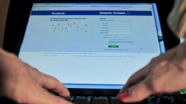 فيسبوك تتوسع في الذكاء الصناعي لصد نوايا الانتحار