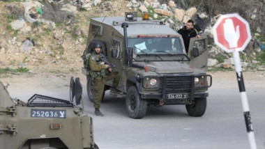 الجيش الإسرائيلي يتعقب منفّذي هجوم أدى الى مقتل مستوطن
