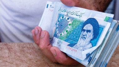 العملة الإيرانية تهبط أمام الدولار