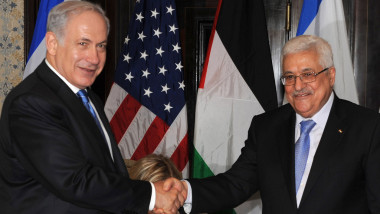 «التحرير الفلسطينية» مستعدة  لبحث ترتيب لقاء عباس ونتنياهو