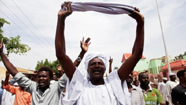 رفع أسعار المواد الاساسية سبّب تظاهرات كبيرة في تونس والسودان