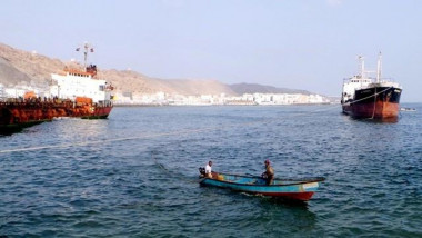 اليمن يحذّر من كارثة بيئية كبيرة قبالة سواحل الحديدة