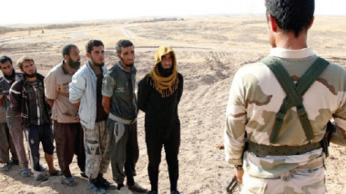 إقليم كردستان يسلم الحكومة الاتحادية المئات من عناصر داعش
