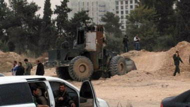 مسلحون يغادرون بلدات في الغوطة الشرقية صوب إدلب
