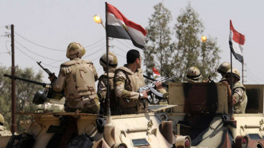 مقتل 10 متشددين و4 من قوات الجيش المصري في عملية سيناء