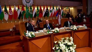 القمة العربية تفتتح أعمالها والسعودية تدعو الى «التنسيق المشترك»
