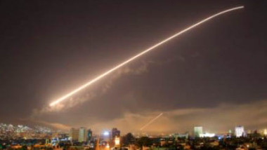 ضربات عسكرية أميركية بريطانية فرنسية تستهدف مواقع في سوريا