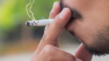 المدخنون الشباب أكثر  عرضة للإصابة بالجلطة